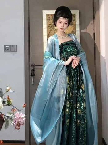 Dámska súprava Hanfu v štýle Tang s prepracovanou výšivkou a motívom páva, topom so širokými rukávmi a sukňou s vysokým pásom, tanečný kostým inšpirovaný starovekom s éterickým šarmom