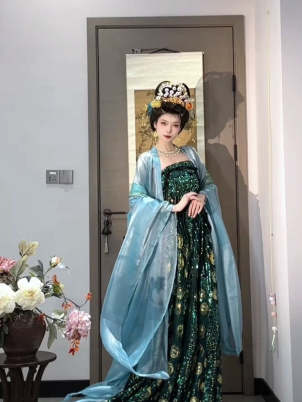 Dámska súprava Hanfu v štýle Tang s prepracovanou výšivkou a motívom páva, topom so širokými rukávmi a sukňou s vysokým pásom, tanečný kostým inšpirovaný starovekom s éterickým šarmom