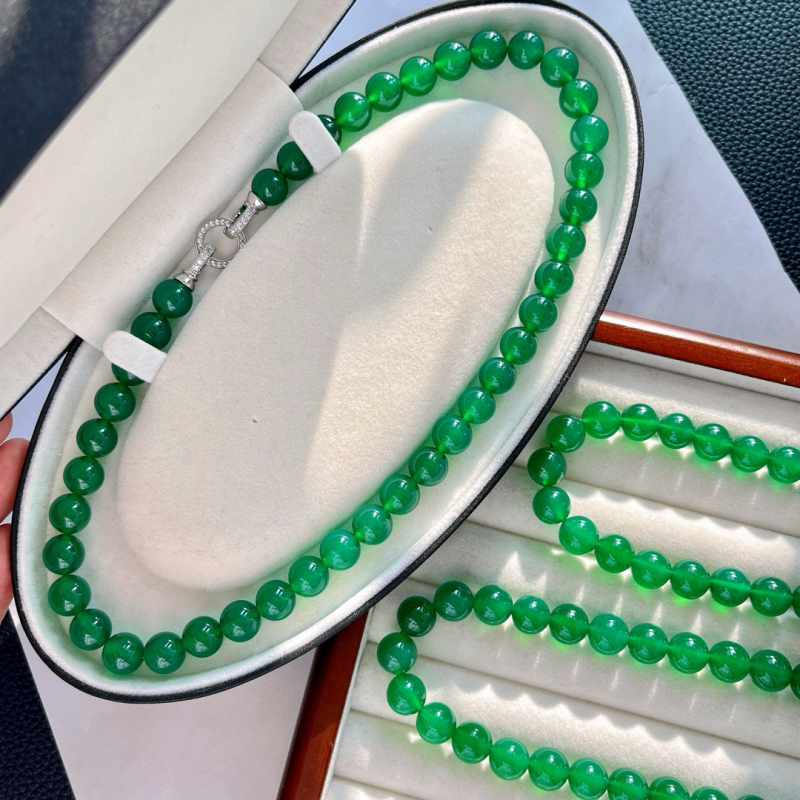 Francia stílusú Ins, kiváló minőségű, imperial zöld Chrysoprase és achát karkötő- és nyaklánc készlet.
