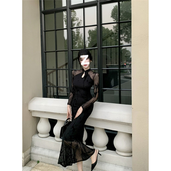Elegáns társasági stílusú karcsúsított hosszú ruha halszálkás fazonnal, hosszú ujjú, cheongsam-nyakkal, kínai ihletésű, tavasz 2026