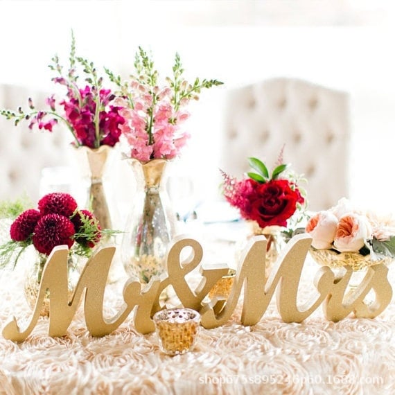 Drevené písmená MR & MRS na svadobnú dekoráciu