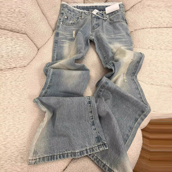 Világos színű bootcut farmer nőknek, plusz méret, csipke patchwork díszítés, alacsony derék, padlóig érő, karcsúsított fazon