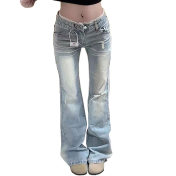 Világos színű bootcut farmer nőknek, plusz méret, csipke patchwork díszítés, alacsony derék, padlóig érő, karcsúsított fazon