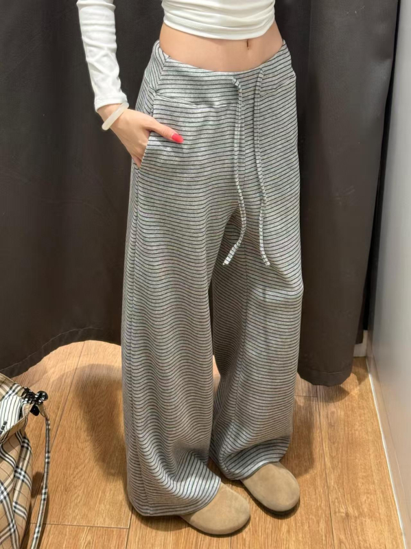 Női csíkos, széles nadrág fleece béléssel vagy nélküle, esztétikus esés a karcsú sziluetthez, lazább stílus, sportos mindennapi nadrág