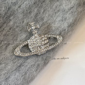 Saturnusz alakú brooch cirkóniával, teljes gyémánt ragyogás, klasszikus planéta dizájn pulóverhez