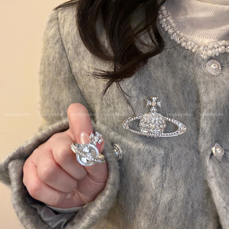 Saturnusz alakú brooch cirkóniával, teljes gyémánt ragyogás, klasszikus planéta dizájn pulóverhez