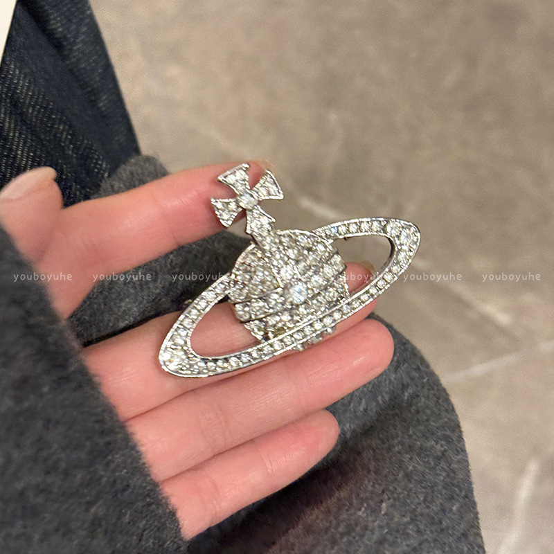 Saturnusz alakú brooch cirkóniával, teljes gyémánt ragyogás, klasszikus planéta dizájn pulóverhez