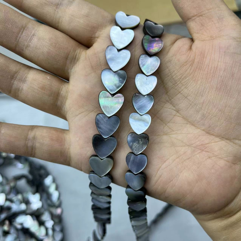 Tengeri kagyló, fekete, 10–15 mm szív alakú, kétoldalas, DIY nyaklánc- és karkötő alkatrészek