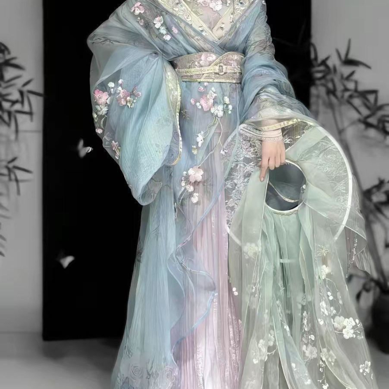 Fialové hanfu s hustou výšivkou, starodávny dizajn inšpirovaný rúchami z obdobia bojujúcich štátov, éterická súprava