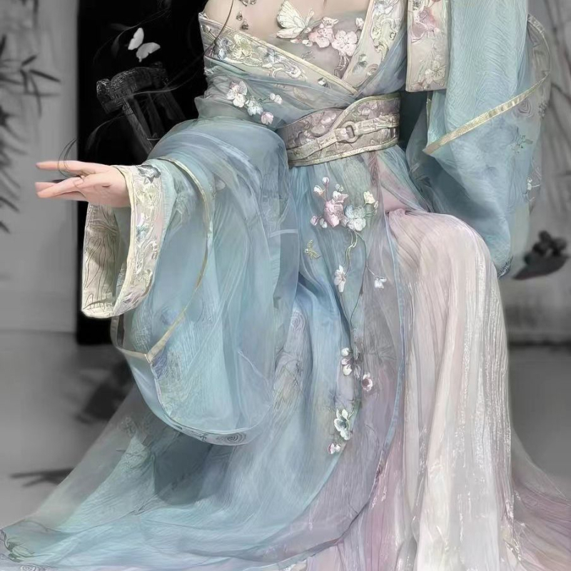 Fialové hanfu s hustou výšivkou, starodávny dizajn inšpirovaný rúchami z obdobia bojujúcich štátov, éterická súprava