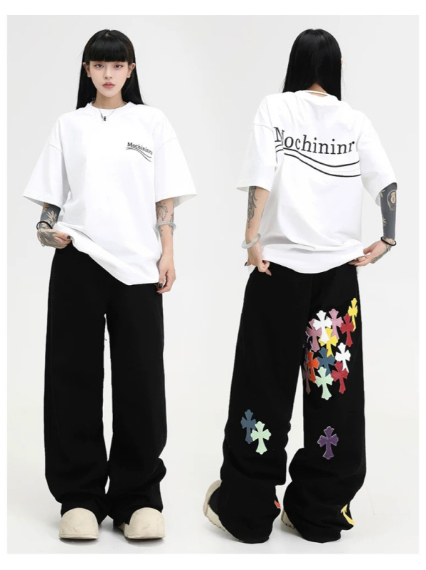 Férfi fekete farmer, keresztkeret részlettel, egyenes szabás, lazább, széles lábszár, street style, modern dizájn, hosszú nadrág