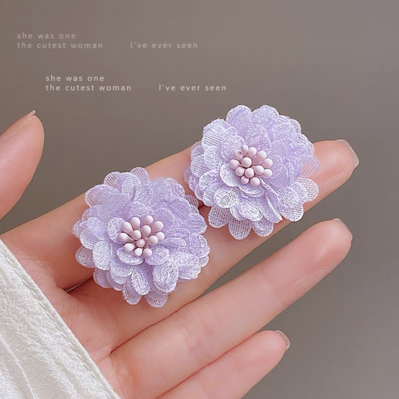Háromdimenziós textilcsipke camélia fülbevaló, friss minimalist stílus, japán–koreai hatás
