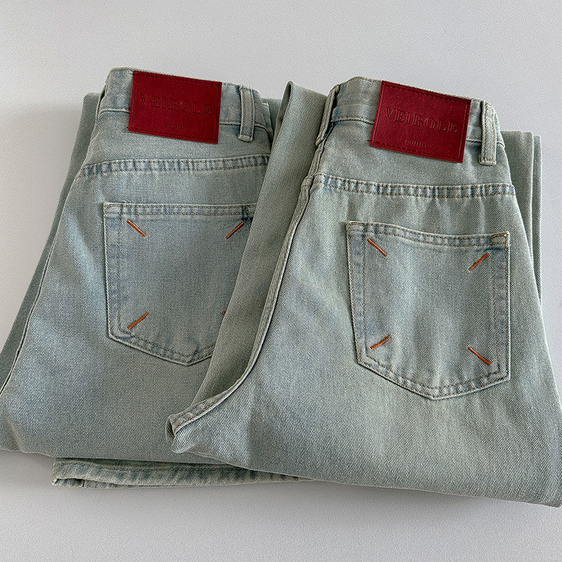 Női padlóig érő denim farmer, körte alakú testtípus, magas derék, kontrasztos hímzés, laza, széles szárú, egyenes szabás