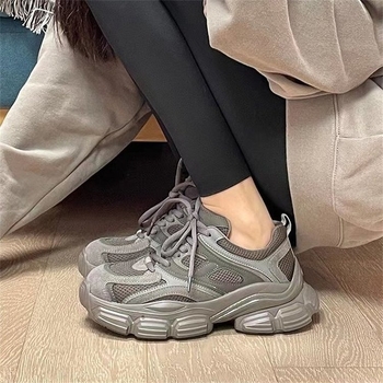 Niche tervezésű női sneaker, 2025 tavasz, kerek orr, vastag talp, magas felső rész, mindennapi sportcipő
