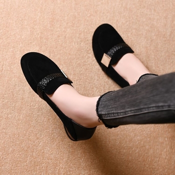 Női loaferek kerek orrú, szövött mintázatú, slip-on, velúr bőr