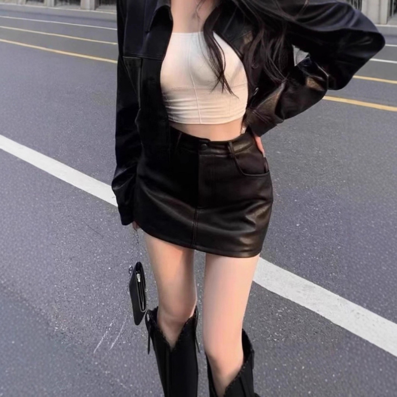 Fekete PU bőrminiszoknya magas derékkal, texturált A-line, bodycon fazon