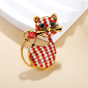 Aranyos retro macska brooch köves betéttel és diszkrét csattal, divatos ruhadísz