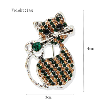 Aranyos retro macska brooch köves betéttel és diszkrét csattal, divatos ruhadísz