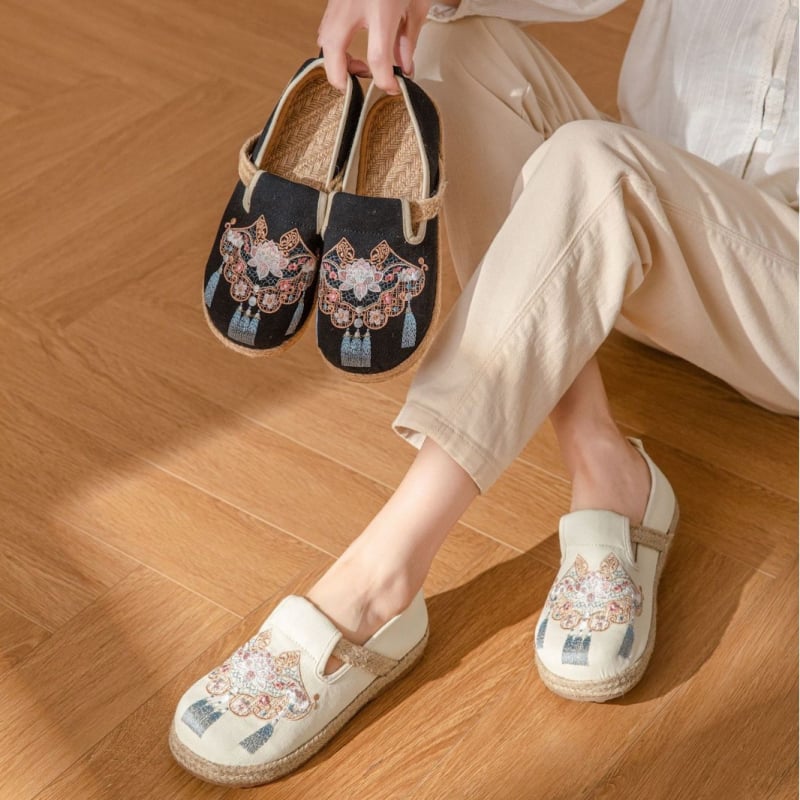 2025 Нова дамска платнена обувка в стил Стар Пекин, винтидж етно стил, нисък профил, кръгъл нос и бродирани равни обувки