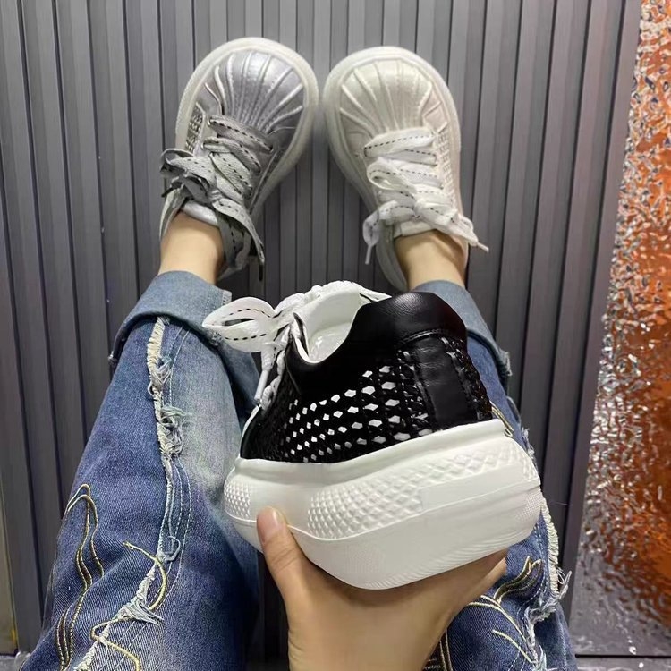 Női fehér platformos sneakers, légáteresztő hálós felsővel, nyári casual cipő