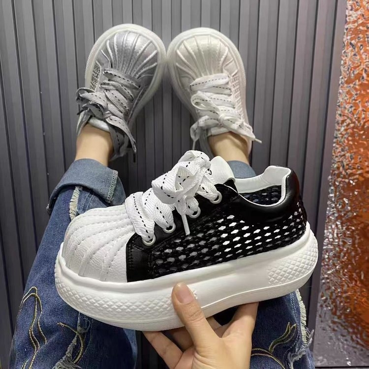 Női fehér platformos sneakers, légáteresztő hálós felsővel, nyári casual cipő