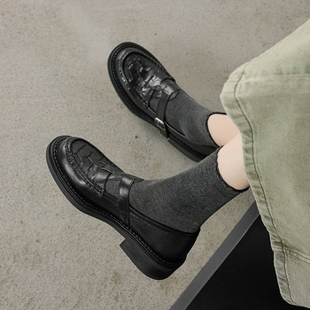 Új, elegáns francia retro főiskolai stílusú szövött loafer vastag sarokkal, T-straps bőr felsővel nőknek