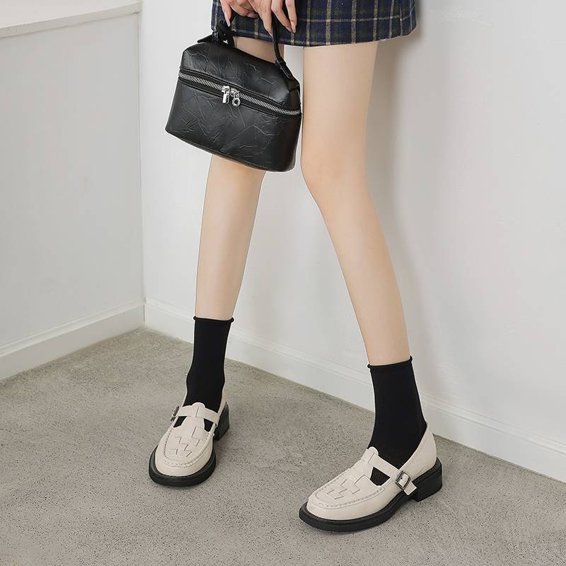 Új, elegáns francia retro főiskolai stílusú szövött loafer vastag sarokkal, T-straps bőr felsővel nőknek