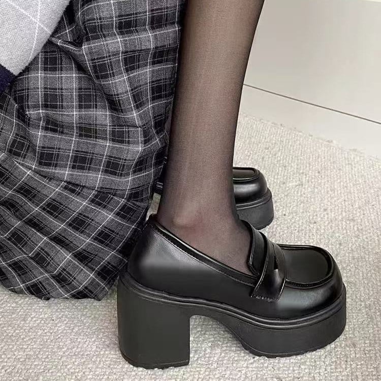 Ženske loafers 2026, debeli pet, britanski stil, slip-on, crne PU kože