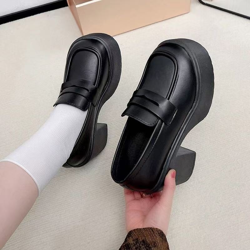 Ženske loafers 2026, debeli pet, britanski stil, slip-on, crne PU kože