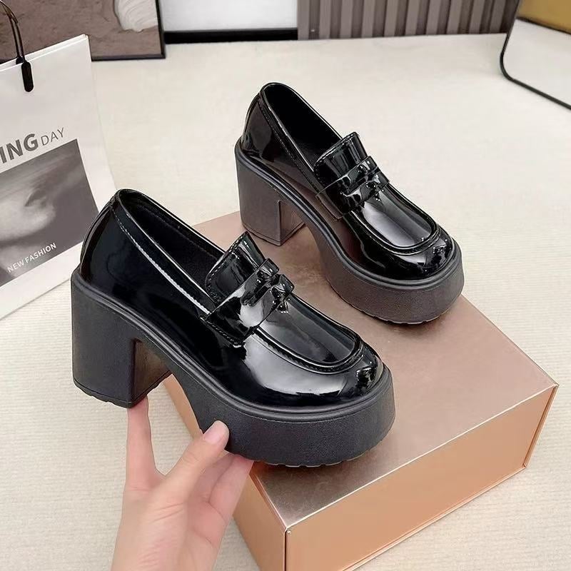 Ženske loafers 2026, debeli pet, britanski stil, slip-on, crne PU kože