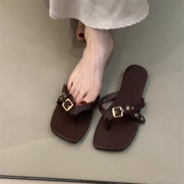 Női fekete lapos szandál övcsattal, francia dizájn inspirációval, slip-on, puha talppal, nyári casual