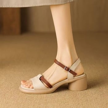 Női nyitott orrú római szandál francia stílusban, platform, középmagas sarok 3–5 cm, csattal