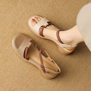 Női nyitott orrú római szandál francia stílusban, platform, középmagas sarok 3–5 cm, csattal