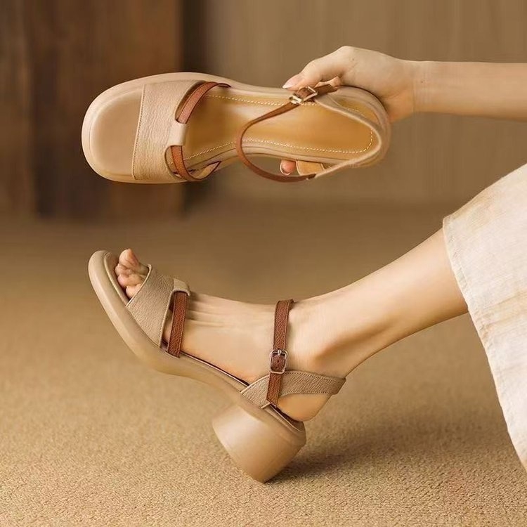 Női nyitott orrú római szandál francia stílusban, platform, középmagas sarok 3–5 cm, csattal