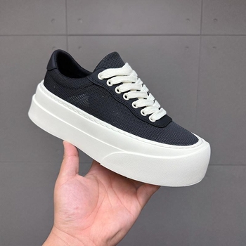 Új évszakokon átívelő, légáteresztő hálós felsőrészű férfi sneaker, vastag talppal a magasság növeléséért – kényelmes sportcipő