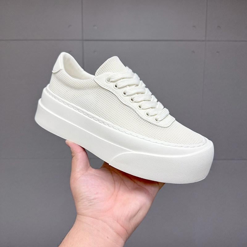 Új évszakokon átívelő, légáteresztő hálós felsőrészű férfi sneaker, vastag talppal a magasság növeléséért – kényelmes sportcipő