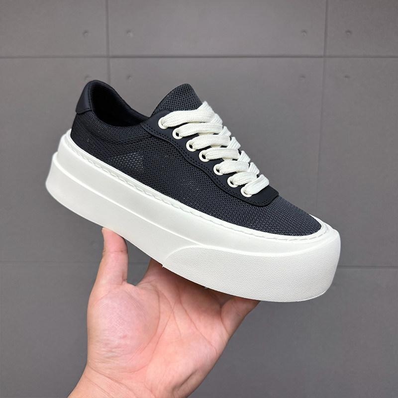 Új évszakokon átívelő, légáteresztő hálós felsőrészű férfi sneaker, vastag talppal a magasság növeléséért – kényelmes sportcipő