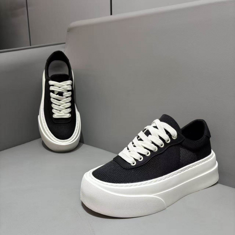 Új évszakokon átívelő, légáteresztő hálós felsőrészű férfi sneaker, vastag talppal a magasság növeléséért – kényelmes sportcipő