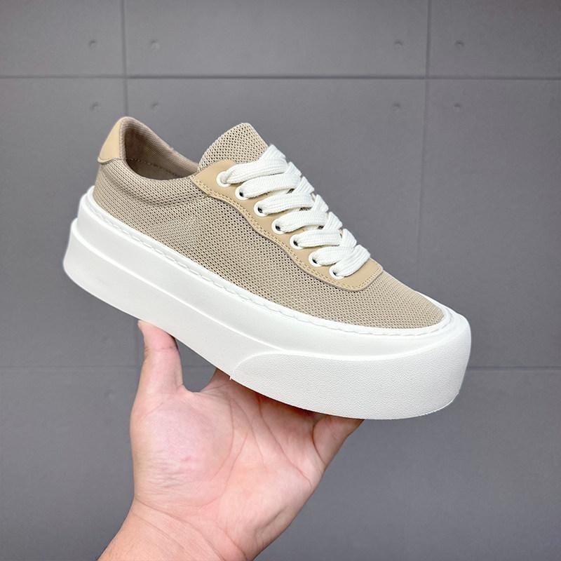 Új évszakokon átívelő, légáteresztő hálós felsőrészű férfi sneaker, vastag talppal a magasság növeléséért – kényelmes sportcipő
