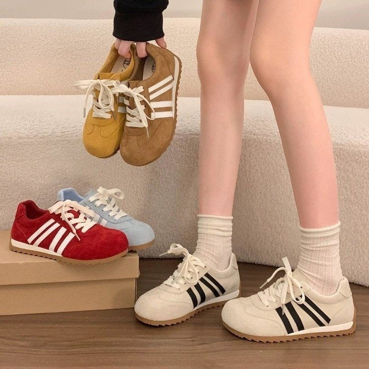 Női sportcipő vastag talppal, retro piros, koreai stílus, nyár 2026, kényelmes campus sneaker