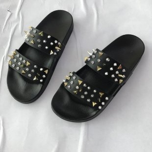 Női szegecses platform szandál, nyitott orrú, egypántos, méret 43, európai–amerikai stílus