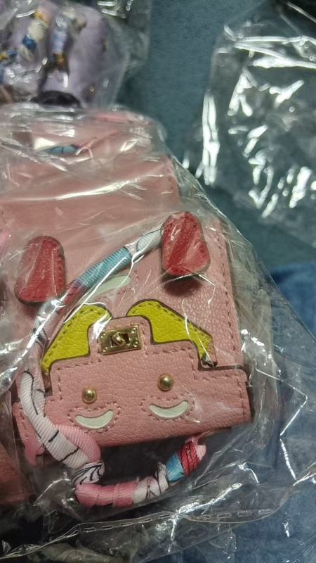 Kelly Doll táska – egyedi tok vezeték nélküli Bluetooth fülhallgatókhoz, mini luxus függő, női crossbody táska