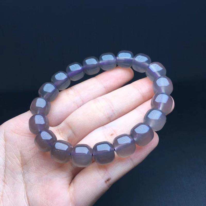 Természetes füstös-lila achát gyöngyökből készült karkötő, uniszex, minimalist stílus