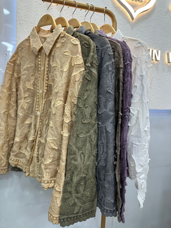 Cămașă de femei cu rever jacquard tridimensional, stil franțuzesc romantic, primăvara 2025, croială lejeră, mâneci lungi