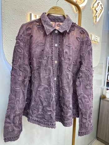 Cămașă de femei cu rever jacquard tridimensional, stil franțuzesc romantic, primăvara 2025, croială lejeră, mâneci lungi