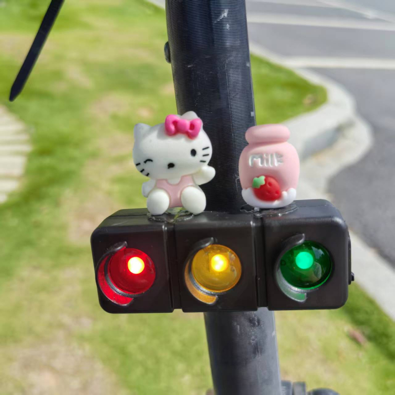 Slatka karikaturna stražnja svjetiljka za bicikl, za planinske i cestovne bicikle, punjiva lampica za upozorenje s crveno-zelenom LED-om