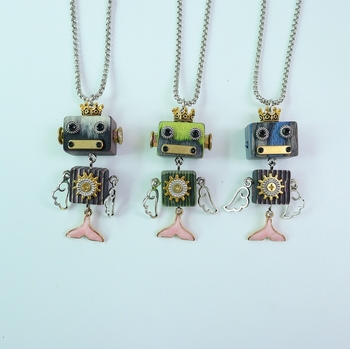 Fából készült robot Steampunk-stílusú DIY nyaklánc és kulcstartó