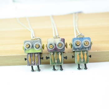 Fából készült robot Steampunk-stílusú DIY nyaklánc és kulcstartó