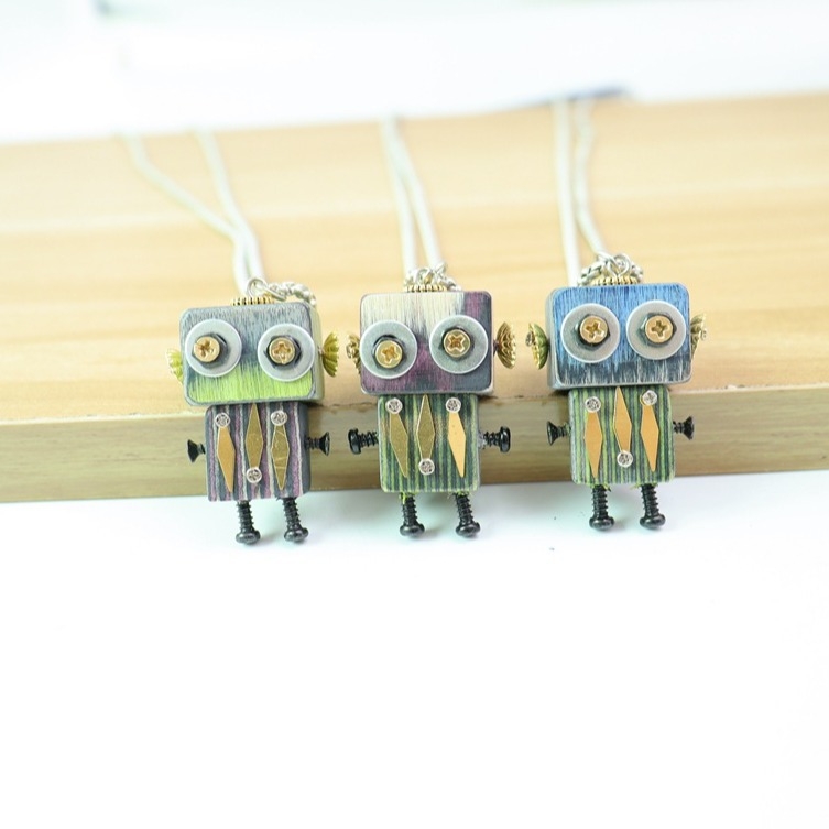 Fából készült robot Steampunk-stílusú DIY nyaklánc és kulcstartó