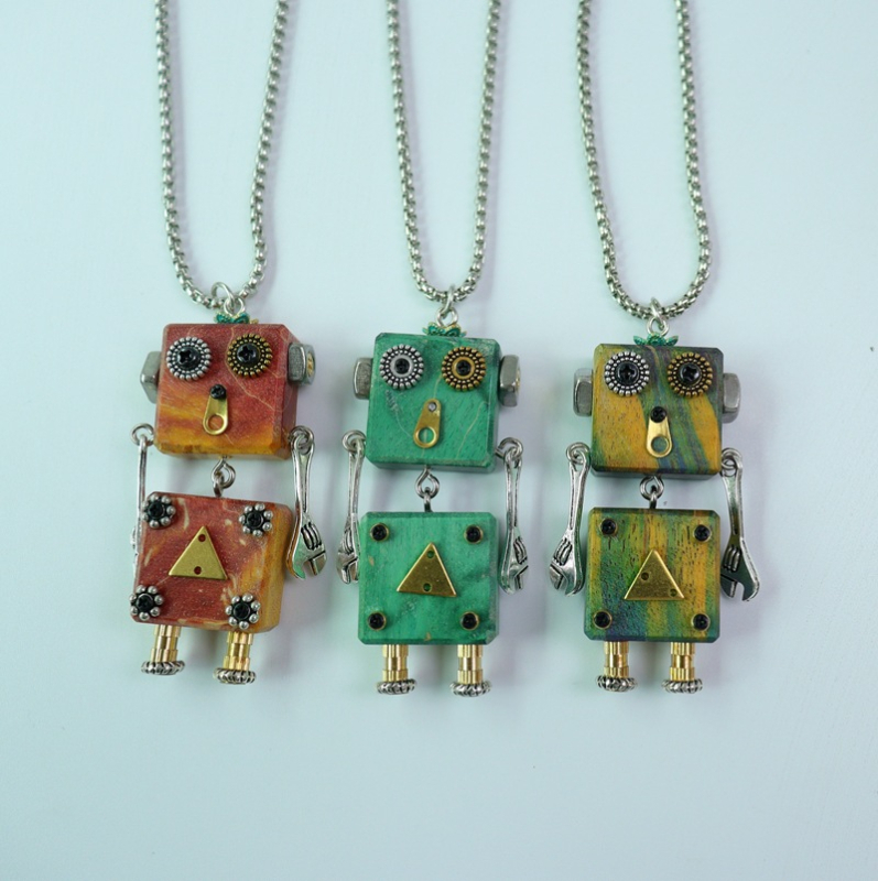 Fából készült robot Steampunk-stílusú DIY nyaklánc és kulcstartó